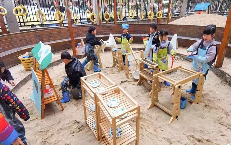 兒童戶外沙水游戲 1.jpg 兒童戶外沙水游戲 1.jpg