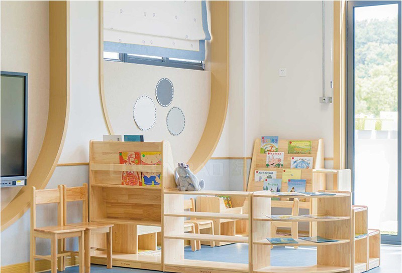 幼兒園家具橡膠木樂森林閱讀書柜.jpg 幼兒園家具橡膠木樂森林閱讀書柜.jpg