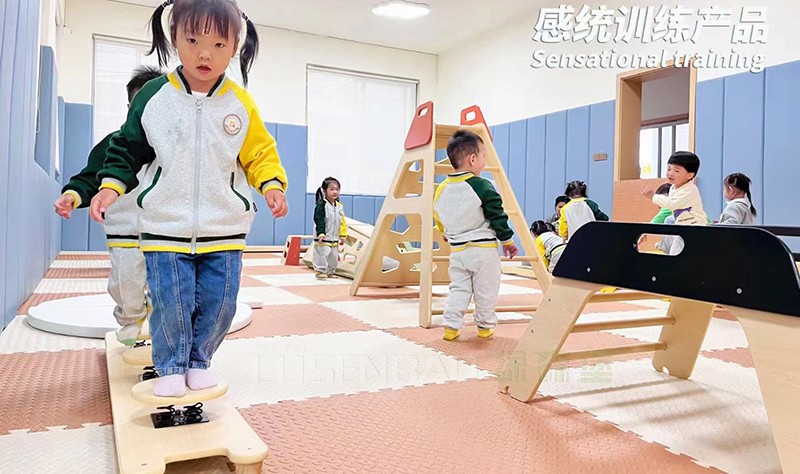 幼兒園感統游戲訓練 4.jpg 幼兒園感統游戲訓練 4.jpg